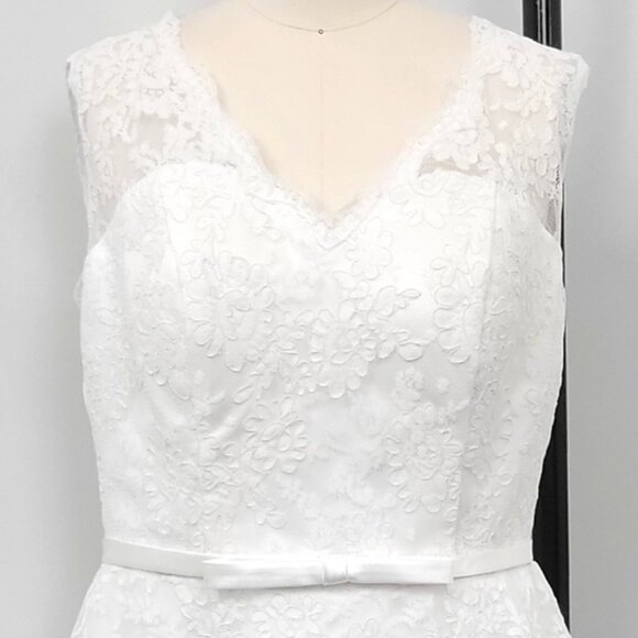 Mingda’s Dress White Lace Fit & Flare Sleeveless Fit & Flare Midi Dress Size 6/8 - Picture 6 of 14
